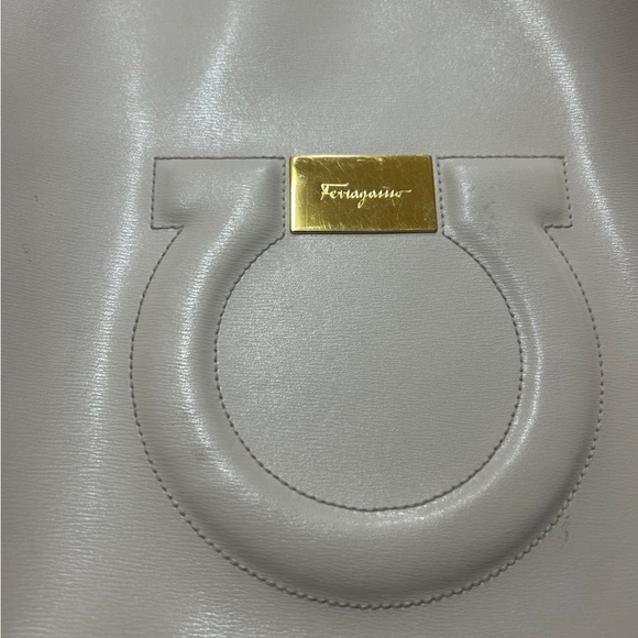 Authentic SALVATORE FERRAGAMO Gancini Medium Leather City Tote - Picture 6 of 9